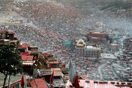 Larung Gar - the largest Bhuddist academy in the world, located in Sertar county, Chinaの写真素材