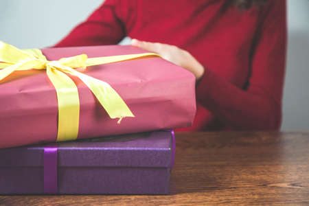 woman hand holding gift box on the desk