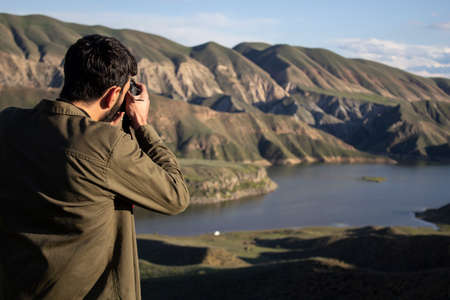 the photographer man in the mountain background