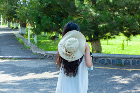 woman head hat in the street background