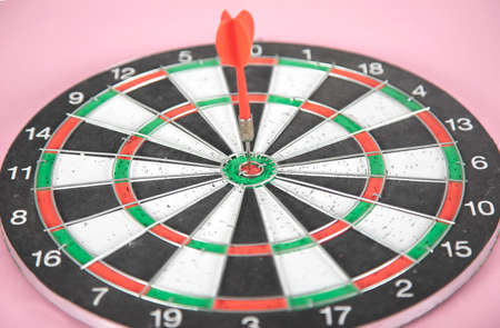 arrow target on the pink tableの写真素材