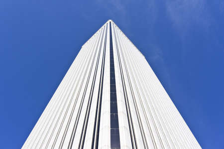 Torre Picasso (Picasso Tower) is a skyscraper in Madrid, Spain. From 1988 till 2007 it was the tallest building in Madrid with its 157 m (515 ft) and 43 floors.Torre Picasso is located next to the Pablo Picasso Square, within the commercial complex AZCA aのeditorial素材
