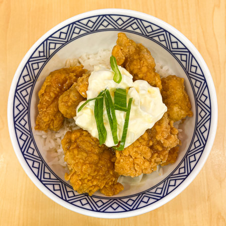 top view of rice bowl with crispy chicken bites and eggの写真素材