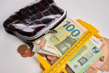 Photo of calipers to measure purse size and Euro cash. Plastic yellow calipers test Euro size....