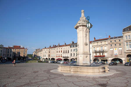 PONT-A-MOUSSON, FRANCE, 1 AUGUST 2014: fountain and square in the french town of Pont a Moussonのeditorial素材