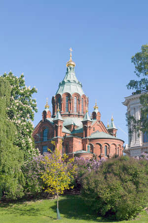 uspenski cathedral in helsinki with purple and white flowering trees in springの写真素材