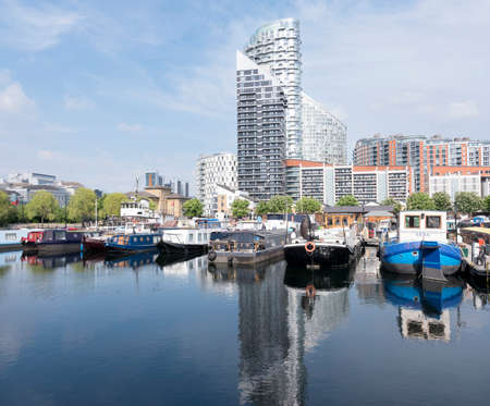 London, United Kingdom, 7 may 2017: house boats and apartment buildings in london docklands near canary wharf on sunny day in springのeditorial素材