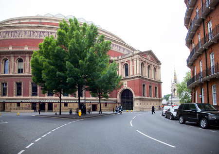 London, United Kingdom, 7 may 2017: beautiful tree in front of royal albert hall in london kensingtonのeditorial素材