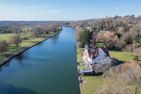 beautiful aerial view of the River Thames and residential houses in Reading, Berkshire, England, daytimeのeditorial素材