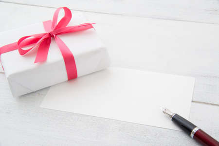 gift box with messageのeditorial素材