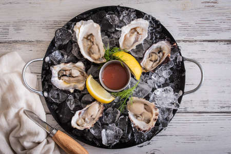 raw oyster platter image