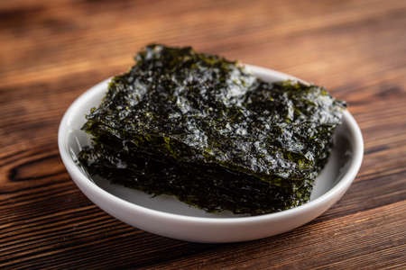 korean roasted seaweed on wooden backgroundの写真素材