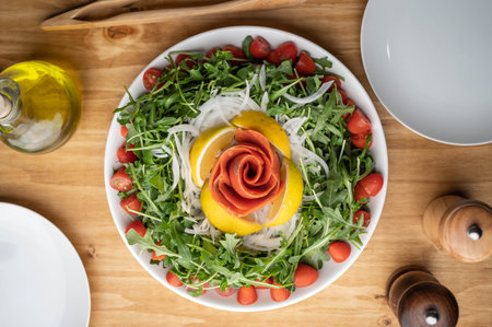 arugula salad with smoked salmon