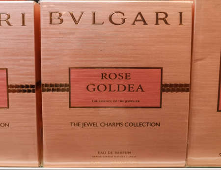 Sensual aroma Rose Goldea Bvlgari based on natural ingredients, which combines refined notes of...