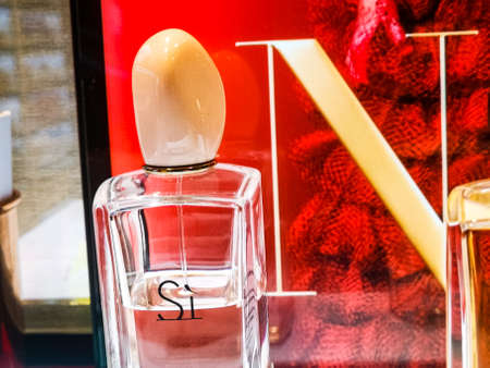 stylish fragrance for women by Si Giorgio Armani, belonging to the chypre fruit group in the...