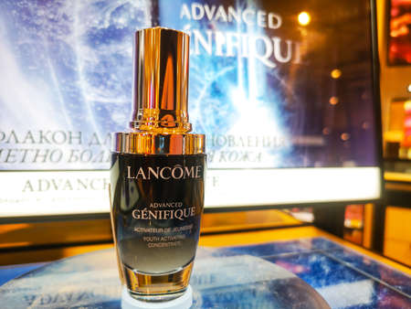 The new formula of the youth activator serum Advanced Genifique Activateur De Jeunesse in the cosmetic store 22.02.2021 in Russia, Kazan, st. Pavlyukhina 91のeditorial素材