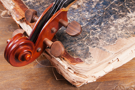 Violin, bow and old book tableの写真素材