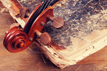 Violin, bow and old book tableの写真素材