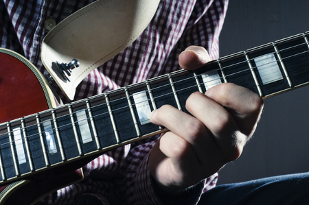 Play the electric guitar. Solo guitarist