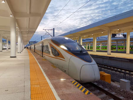 The CR400BF Fuxing train that stops at Lianyungang Station and Xuchang Station in the morningのeditorial素材