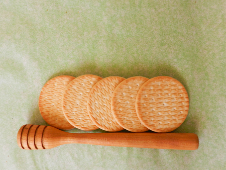 Honey spoon and cookie horisontal