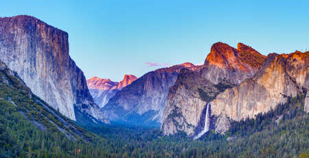 Sunset at a tunnel view at yosemite national parkの写真素材