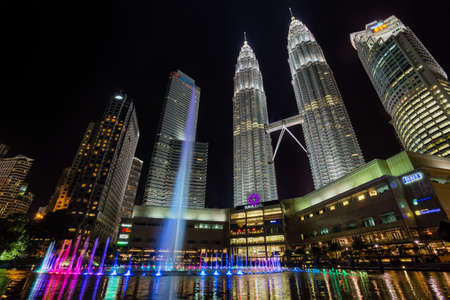 Kuala Lumpur, Malaysia - April 18, 2015: Petronas Twin towers and dancing fountain, Kuala Lumpur central park, KLCCのeditorial素材