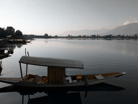 River water houseboats blue sky hills and water landscape and natural beauty in dal lake kashmir valley in india.の写真素材