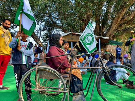 Handicapped Women a farmer lady of panjab is against bill passed by BJP government during Bharat band call given by Kissan ekta and farmers unions through out india.のeditorial素材