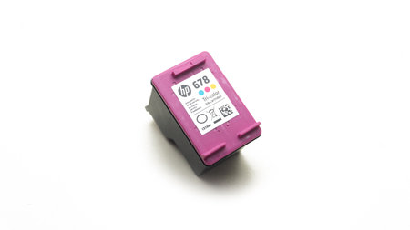 Sungai Buloh, Malaysia - Disember 2, 2020: HP 678 Original Tri-color Ink Cartridge for printer on isolated white background.のeditorial素材