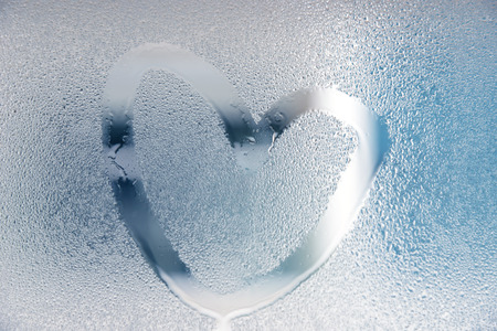 drawn heart on the wet glassの写真素材