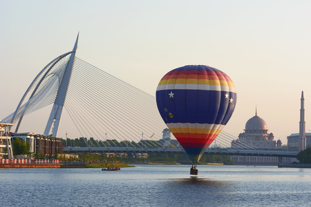 Putrajaya,Malaysia - March 12, 2015 : The hot air ballons flies to the sky during Putrajaya in The 7th Putrajaya International Hot Air Balloon Fiesta. Putrajaya,Malaysia.のeditorial素材