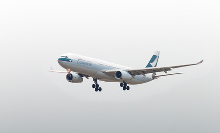 BANGKOK THAILAND - Feb 18, 2016 - Cathay Pacific plane landing to runways at Suvarnabhumi International air port on Feb 18, 2016 in Bangkok, Thailand.のeditorial素材