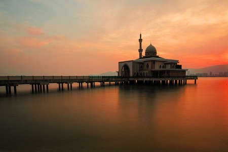 Scenery Of Sunset Of Penang Port Mosque.の写真素材