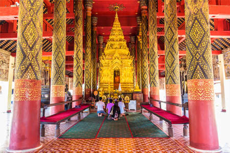 LAMPANG THAILAND  MAY 31 :Unidentified tourists pray the Buddha in sanctuary at Wat Prathat lampang luang temple on May 31 2015 in Lampang Thailand.のeditorial素材