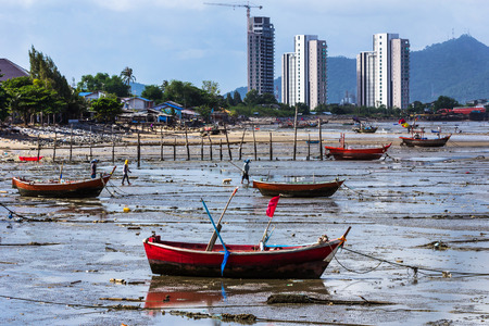 fishing boats on the beach mud in thailndの写真素材