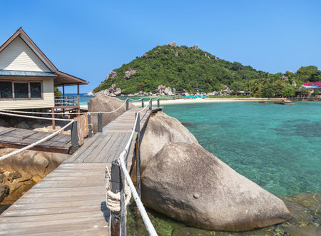 old wooden walkway bridge through the rock at Koh Nang Yuan Island under blue sky in summer day Koh Nang Yuan Island  Surat Thani, Thailandの写真素材
