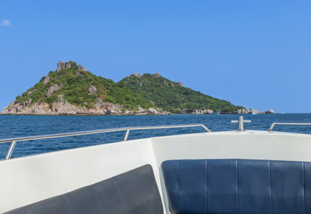 Landscape view of Koh Nang Yuan Island under blue sky in summer day, Koh Nang Yuan Island, Samui, Surat Thani, Thailandの写真素材