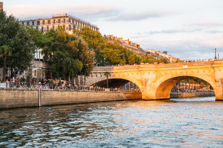 Paris, France - August 26 2022: Sunset at Pont Neuf, the oldest standing bridge across river Seine in Paris, France with grotesk heads representing forest and field divinities from ancient mythology.のeditorial素材