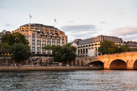 Paris, France - August 26 2022: Sunset at Pont Neuf, the oldest standing bridge across river Seine in Paris, France with grotesk heads representing forest and field divinities from ancient mythology.のeditorial素材