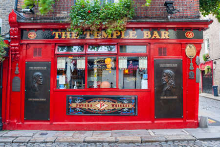 Dublin, Ireland - Oct 25, 2014: People around The Temple Bar in Dublin, Ireland on October 25, 2014のeditorial素材