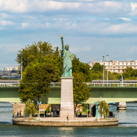 View of Liberty statue copy on island in Paris with view of city on backgroundのeditorial素材