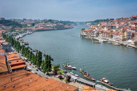 Douro river in Porto and villa nova di Gaya, Portugal.のeditorial素材