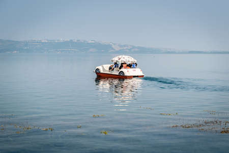 Izmit, Turkey - July 31, 2016: Tourists are enjoying holidays on Sapanca lake in Izmit, Turkeyのeditorial素材