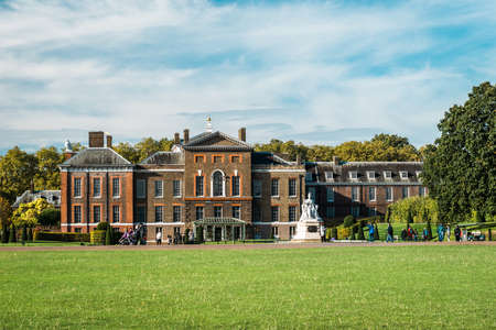 London, United Kingdom - October 17, 2016: People are visiting outside of Kensington Palace in London, England.のeditorial素材