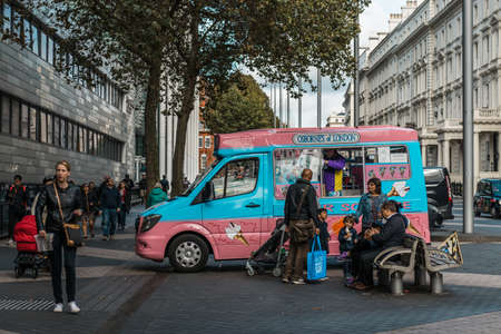 London, United Kingdom - October 17, 2016: People are buying ice cream from the ice cream car in London, UKのeditorial素材