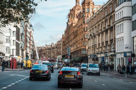 London, United Kingdom - October 17, 2016: Moving cars on streets of London, UKのeditorial素材