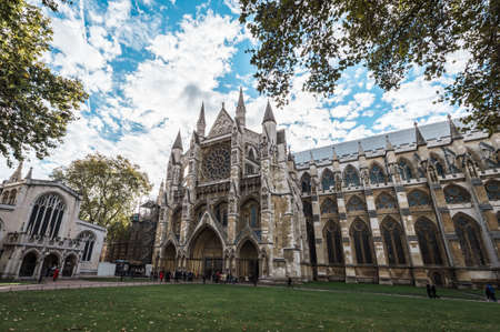 London, United Kingdom - October 18, 2016: People are visiting Westminster Abbey in London, UKのeditorial素材