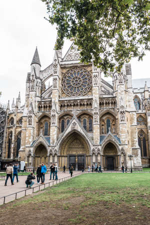 London, United Kingdom - October 20, 2016: People are visiting and taking photos of Westminster Abbey in London, Englandのeditorial素材