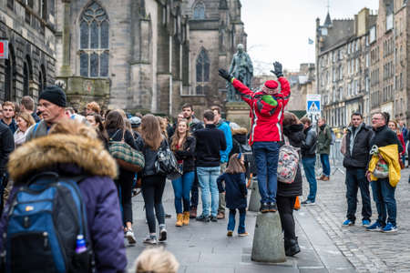 Edinburgh, Scotland - December 30, 2016: People are walking on the streets in Edinburgh, Scotland, UKのeditorial素材